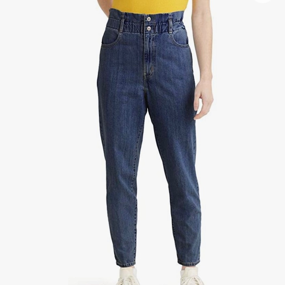 Levi’s High-Waisted Taper Jeans 10/30 High-Rise